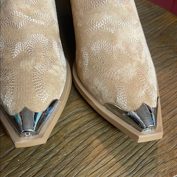 Silver-Tipped Tan Above Ankle Booties Western Style - Picture 10 of 11